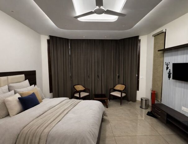 room_1_night_view_side